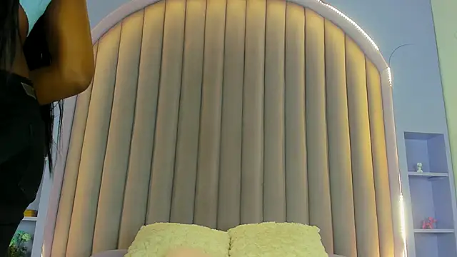 Snapshot of nahomi_campbell chatting on 02/19/25, 07:27 nahomi campbell online show from 02/19/25, 07:27