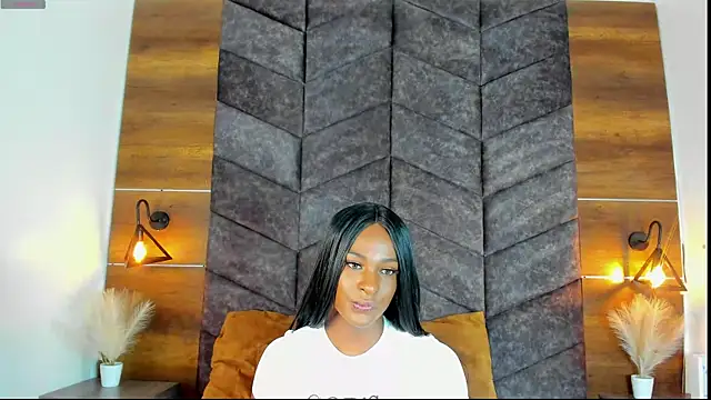 Snapshot of nahomi_campbell chatting on 02/26/25, 07:27 nahomi campbell online show from 02/26/25, 07:27