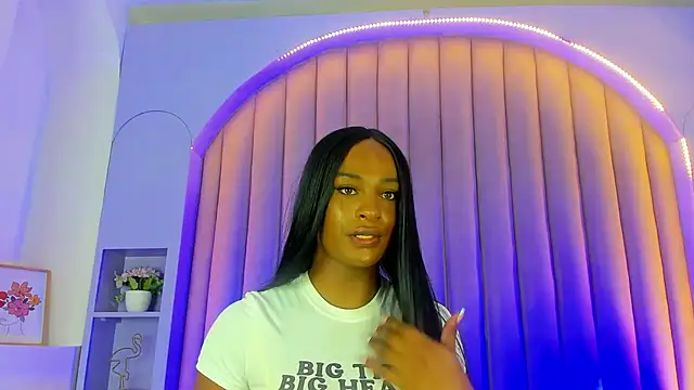 Snapshot of nahomi_campbell chatting on 03/03/25, 07:28 nahomi campbell online show from 03/03/25, 07:28