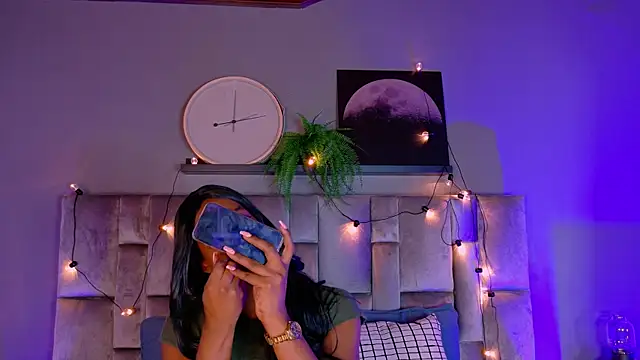 Snapshot of nahomi_campbell chatting on 10/21/25, 07:36 nahomi campbell online show from 10/21/25, 07:36