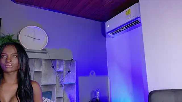 Snapshot of nahomi_campbell chatting on 10/29/25, 07:37 nahomi campbell online show from 10/29/25, 07:37