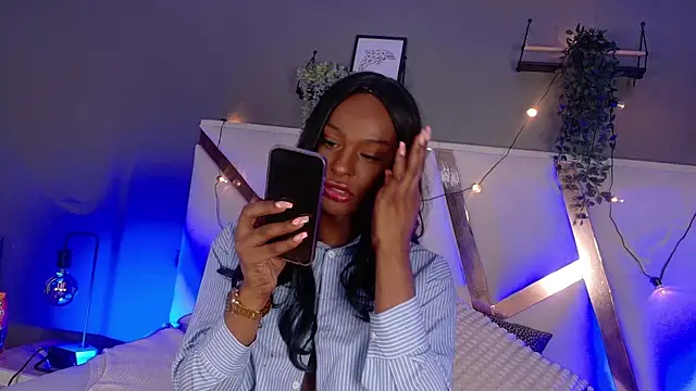 Snapshot of nahomi_campbell chatting on 11/01/25, 08:00 nahomi campbell online show from 11/01/25, 08:00