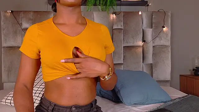 Snapshot of nahomi_campbell chatting on 12/02/25, 07:42 nahomi campbell online show from 12/02/25, 07:42