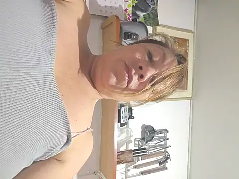 Snapshot of fastmilk chatting on 06/23/26, 03:21 fastmilk online show from 06/23/26, 03:21