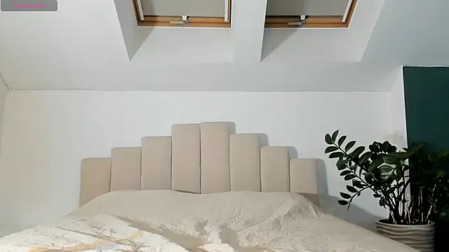 Snapshot of LunAnna chatting on 09/28/25, 06:46 LunAnna online show from 09/28/25, 06:46