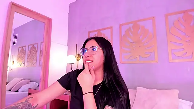 Snapshot of majo_rosse_ chatting on 02/18/26, 06:59 majo rosse online show from 02/18/26, 06:59