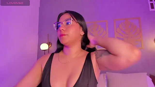 Snapshot of majo_rosse_ chatting on 05/16/26, 07:12 majo rosse online show from 05/16/26, 07:12