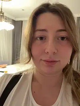 Snapshot of curvyflawless chatting on 11/19/25, 05:57 curvyflawless online show from 11/19/25, 05:57