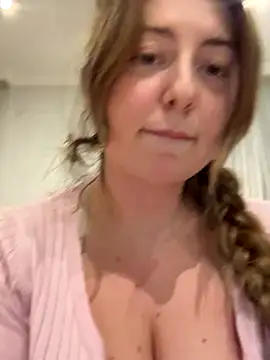 Snapshot of curvyflawless chatting on 11/21/25, 04:38 curvyflawless online show from 11/21/25, 04:38