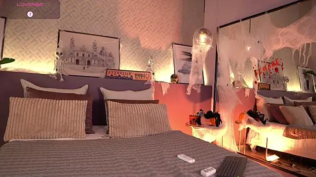 Snapshot of ElleDiane chatting on 10/23/25, 11:46 ElleDiane online show from 10/23/25, 11:46