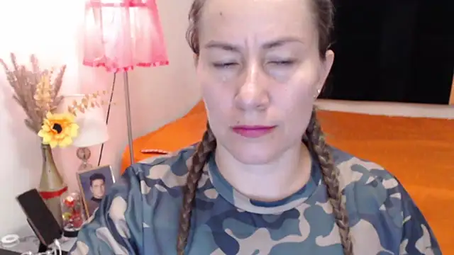 Snapshot of CATRINA-83 chatting on 09/22/25, 04:20 CATRINA-83 online show from 09/22/25, 04:20