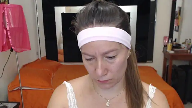 Snapshot of CATRINA-83 chatting on 10/04/25, 11:52 CATRINA-83 online show from 10/04/25, 11:52