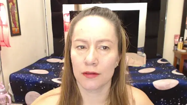 Snapshot of CATRINA-83 chatting on 10/05/25, 01:42 CATRINA-83 online show from 10/05/25, 01:42