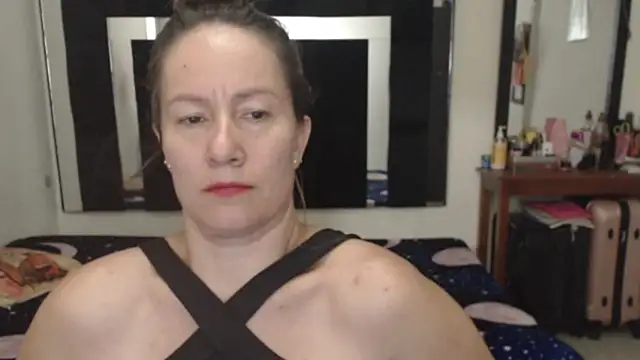 Snapshot of CATRINA-83 chatting on 10/15/25, 12:33 CATRINA-83 online show from 10/15/25, 12:33