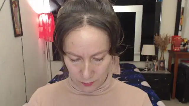 Snapshot of CATRINA-83 chatting on 10/18/25, 02:40 CATRINA-83 online show from 10/18/25, 02:40