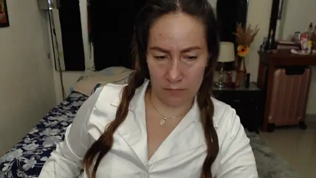 Snapshot of CATRINA-83 chatting on 11/15/25, 03:52 CATRINA-83 online show from 11/15/25, 03:52