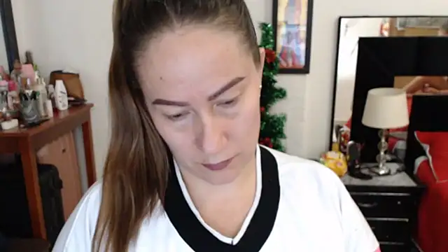 Snapshot of CATRINA-83 chatting on 12/05/25, 01:25 CATRINA-83 online show from 12/05/25, 01:25