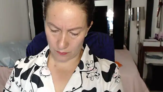 Snapshot of CATRINA-83 chatting on 07/31/26, 12:37 CATRINA-83 online show from 07/31/26, 12:37