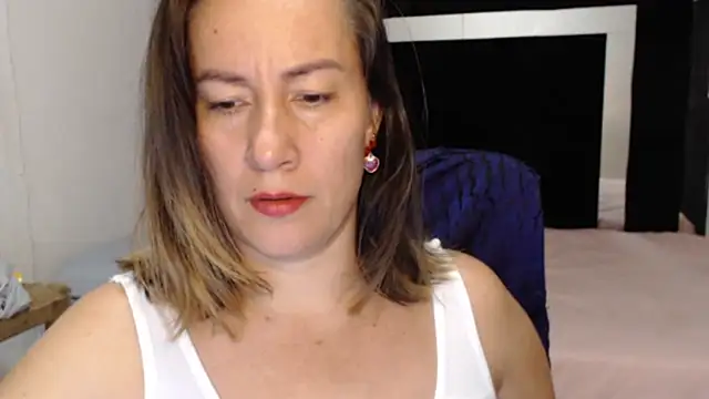 Snapshot of CATRINA-83 chatting on 08/02/26, 02:04 CATRINA-83 online show from 08/02/26, 02:04