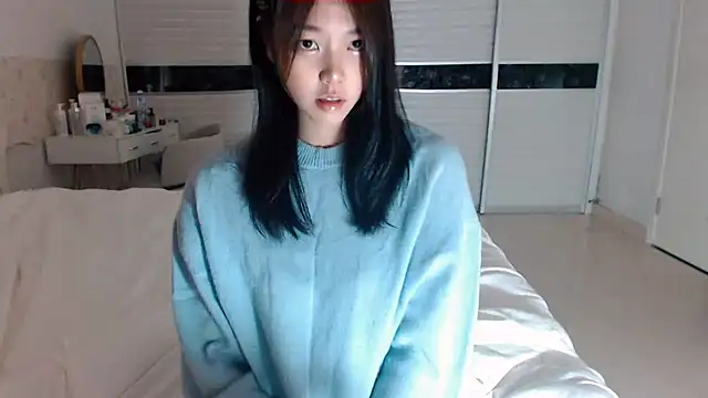 Snapshot of -Lucky_Girl chatting on 10/17/25, 05:10 -Lucky Girl online show from 10/17/25, 05:10