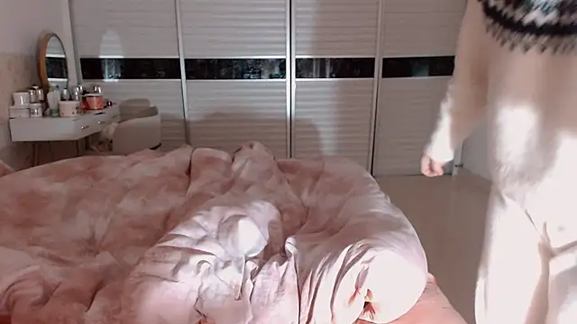 -Lucky Girl online show from 12/21/25, 01:24