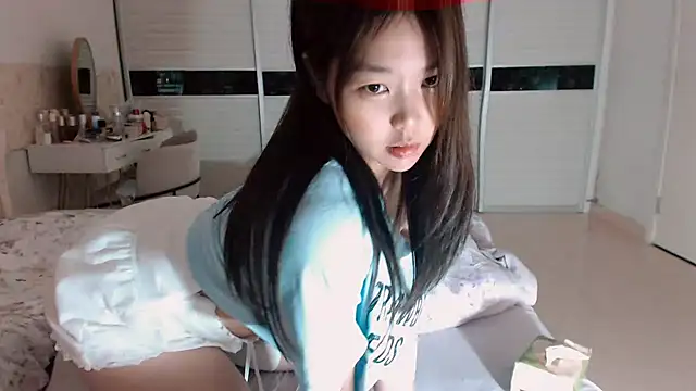 Snapshot of -Lucky_Girl chatting on 07/01/26, 02:18 -Lucky Girl online show from 07/01/26, 02:18