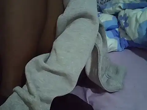 Snapshot of sweet_veee chatting on 03/22/25, 07:04 sweet veee online show from 03/22/25, 07:04