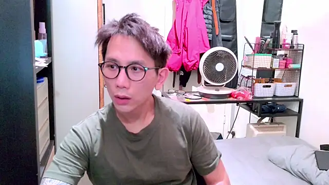 UndreamtM online show from 02/25/26, 04:27