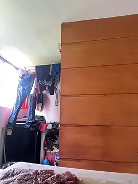 emmyjhonson07 online show from 10/21/25, 03:24