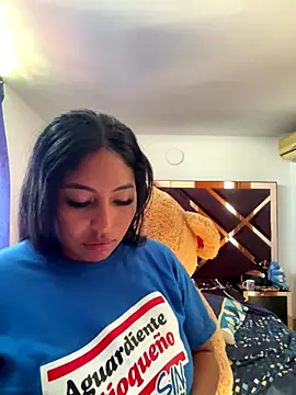 emmyjhonson07 online show from 10/31/25, 02:18