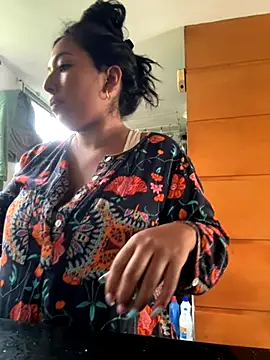 emmyjhonson07 online show from 11/03/25, 12:39