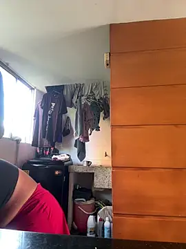 emmyjhonson07 online show from 12/17/25, 01:39