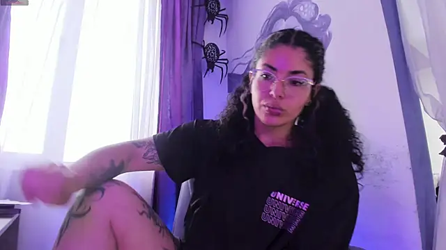 Snapshot of witchviolet chatting on 11/23/25, 09:36 witchviolet online show from 11/23/25, 09:36