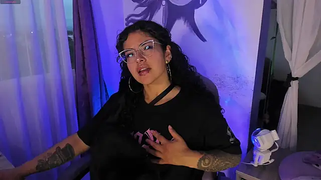 Snapshot of witchviolet chatting on 11/28/25, 10:45 witchviolet online show from 11/28/25, 10:45