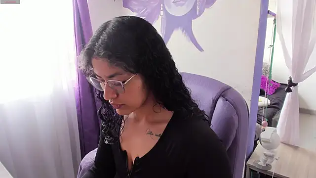 Snapshot of witchviolet chatting on 12/01/25, 03:39 witchviolet online show from 12/01/25, 03:39