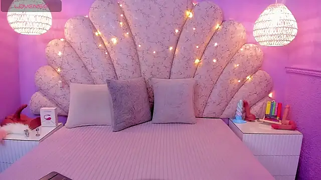 chloe watson  online show from 03/12/25, 07:38