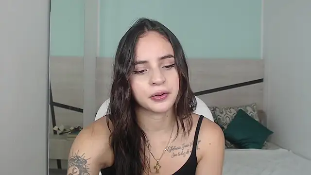 Snapshot of heidy_hoiss chatting on 12/21/24, 08:32 heidy hoiss online show from 12/21/24, 08:32