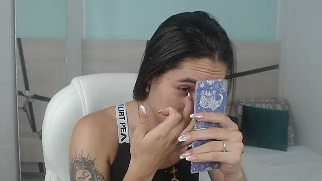 Snapshot of heidy_hoiss chatting on 03/04/25, 02:17 heidy hoiss online show from 03/04/25, 02:17