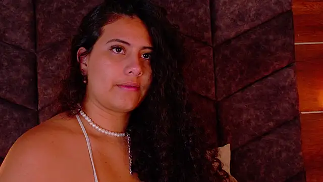 Snapshot of eva_daemon chatting on 10/22/25, 11:43 eva daemon online show from 10/22/25, 11:43