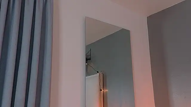 Snapshot of eva_daemon chatting on 10/23/25, 10:47 eva daemon online show from 10/23/25, 10:47