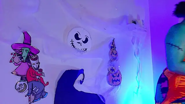 Snapshot of eva_daemon chatting on 10/31/25, 11:44 eva daemon online show from 10/31/25, 11:44