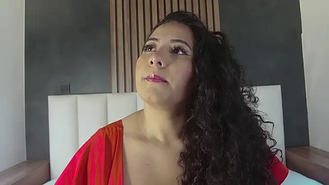 Snapshot of eva_daemon chatting on 11/11/25, 11:43 eva daemon online show from 11/11/25, 11:43