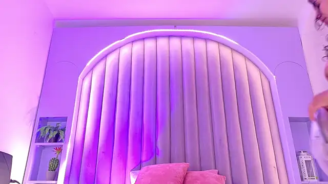 Snapshot of eva_daemon chatting on 04/14/26, 11:49 eva daemon online show from 04/14/26, 11:49