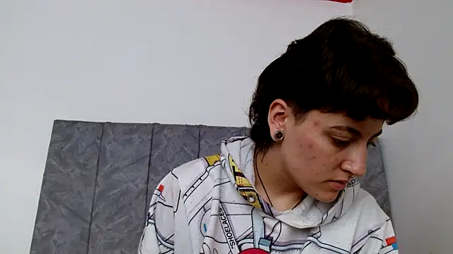 linda 33 online show from 10/12/25, 02:27