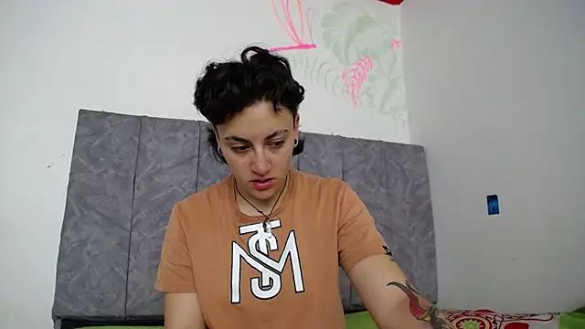 linda 33 online show from 12/15/25, 04:33