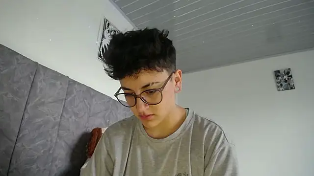 linda 33 online show from 03/26/26, 04:34