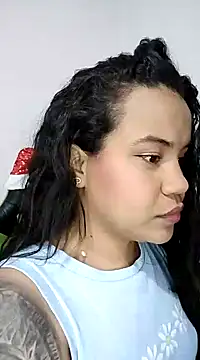 Snapshot of leila_22 chatting on 12/21/24, 10:17 leila 22 online show from 12/21/24, 10:17