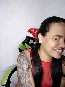 Snapshot of leila_22 chatting on 01/04/25, 12:05 leila 22 online show from 01/04/25, 12:05