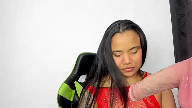 Snapshot of leila_22 chatting on 02/11/25, 04:46 leila 22 online show from 02/11/25, 04:46