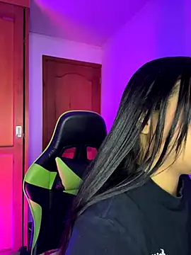 Snapshot of leila_22 chatting on 11/02/25, 07:33 leila 22 online show from 11/02/25, 07:33